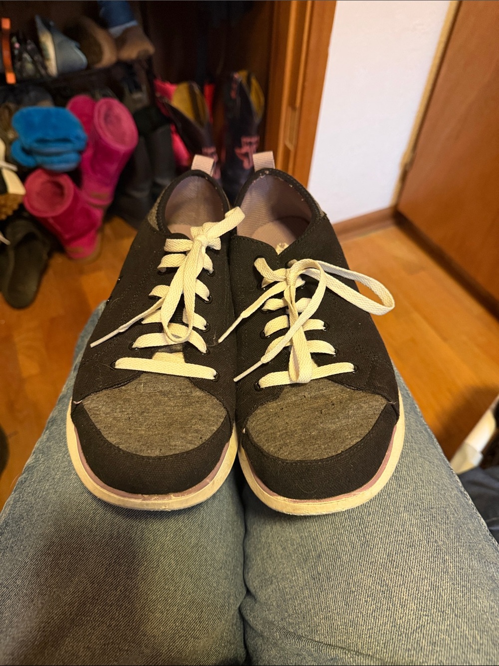 Casual Black & Gray Lace-Up Women's Sneakers - Picture 2 of 4